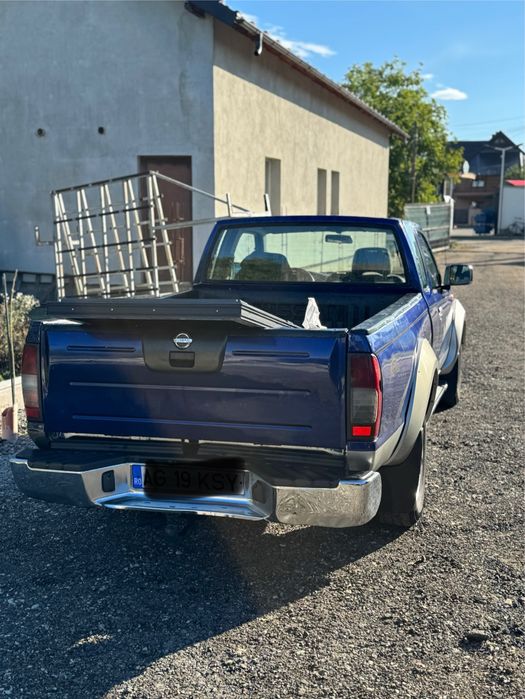 Vând Nissan Navara