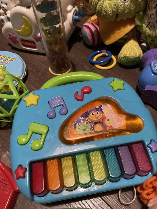 Лот играчки, сортер, пеещи, книжки