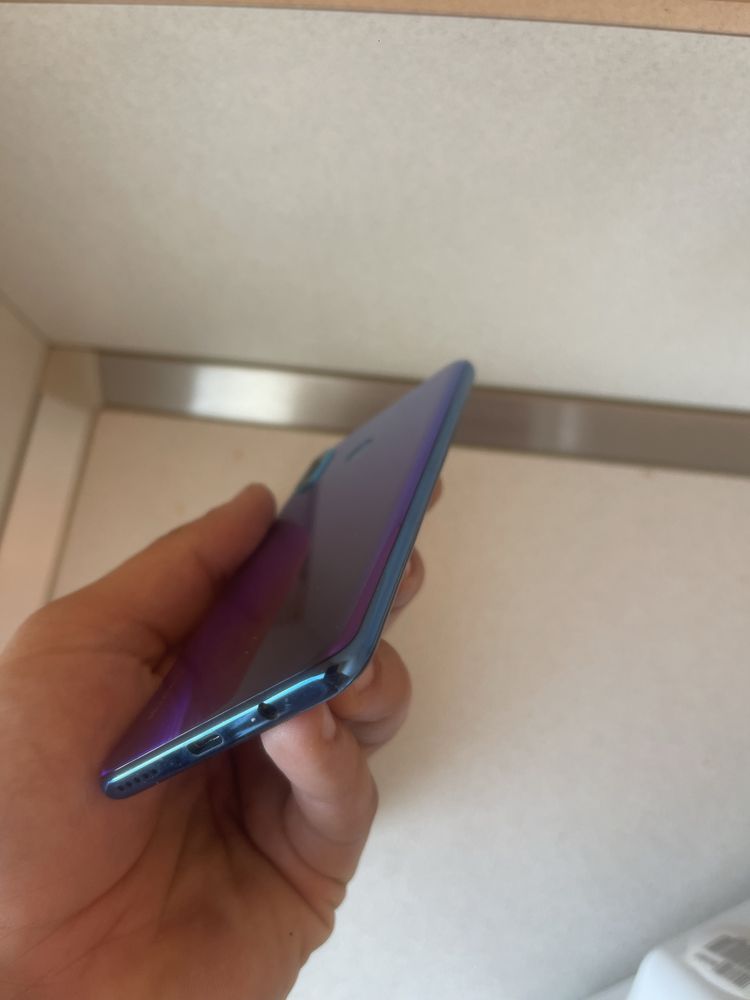 Телефон Huawei P30 Lite