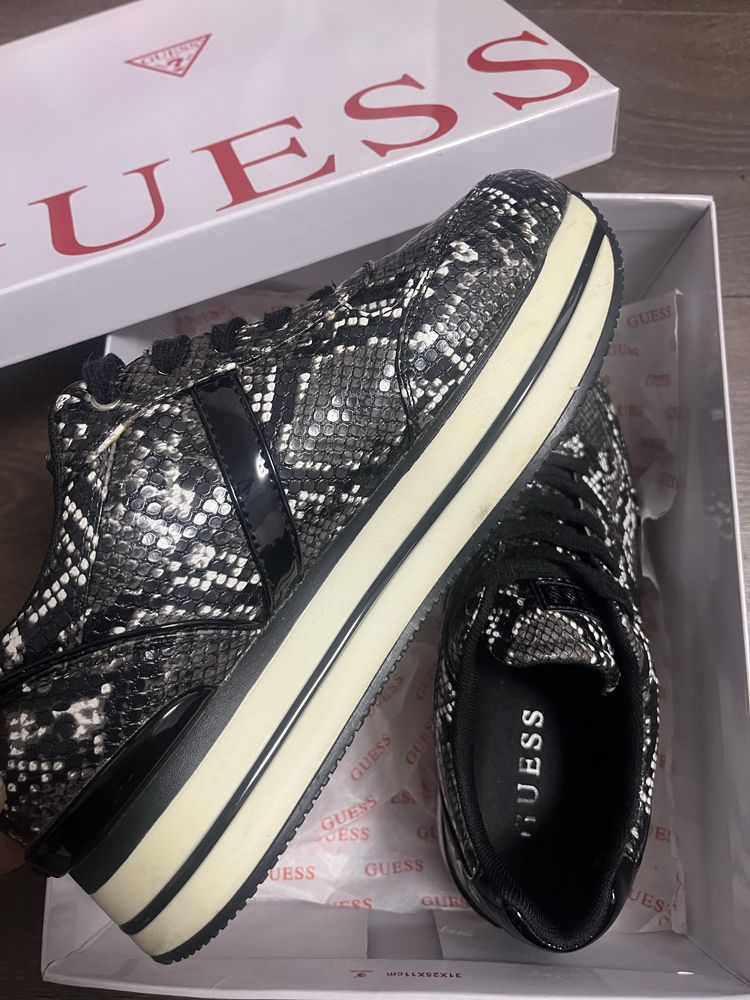 Оригинални обувки Guess - 40 номер