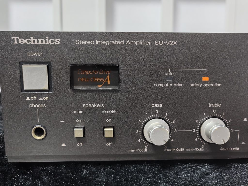 Amplificator, stație Technics SU-V2X, Germania