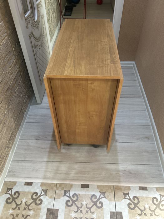 Продам стол книжка