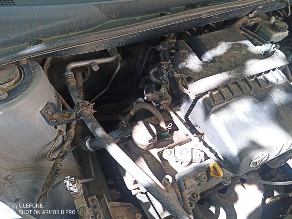 Тойота Ярис 2004г 1000кубика 68кс  бензин.