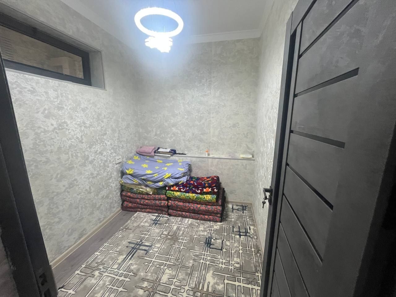 Сдаю квартиру на Югусабаде 15 кв 2 к/3 1этаж