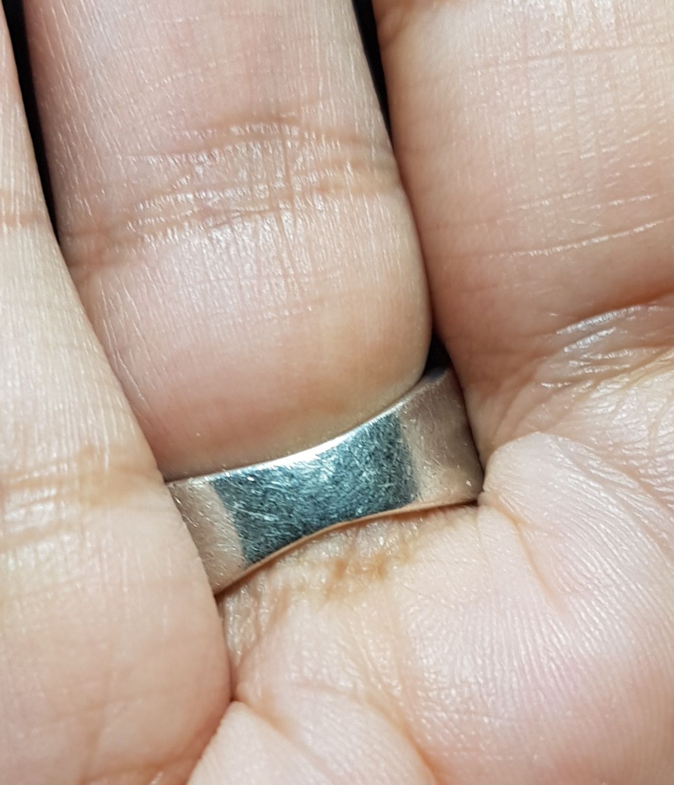 Inel argint 925 cu zirconii alb si negru

marima 16.5 mm

8.06 grame