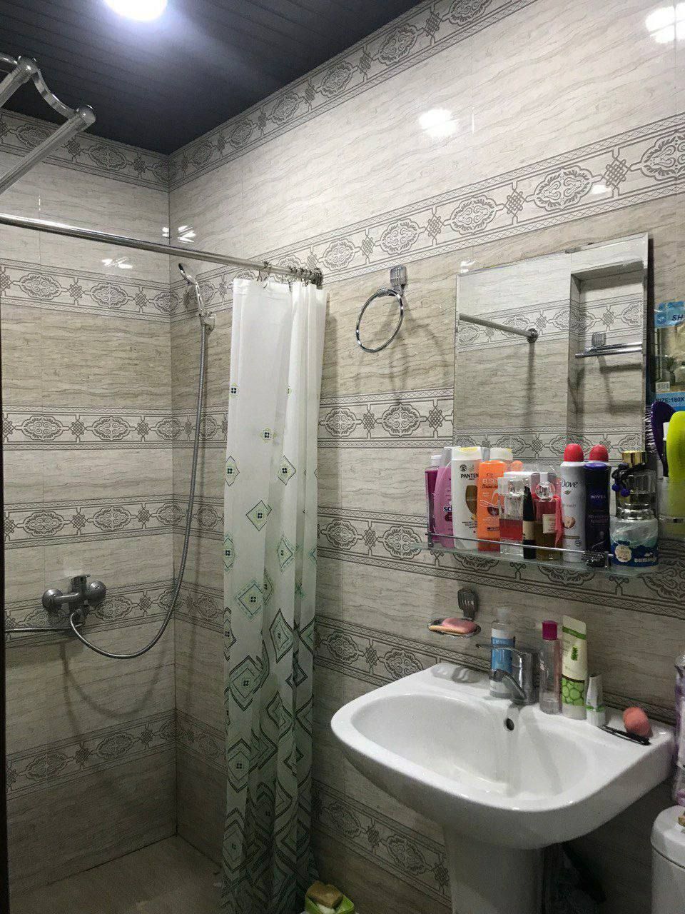 Yakkasaroy Rakat mahalla metrosi oldida 2 xonali uy ijaraga beriladi o