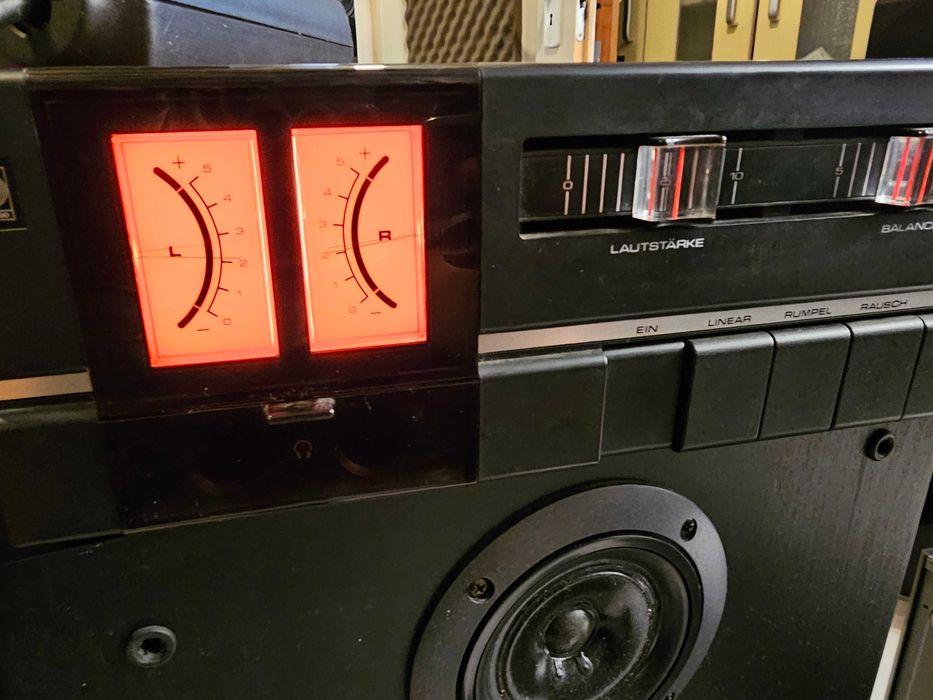 Amplificator statie vintage Universum V2352 Vu-metre analog GERMANIA