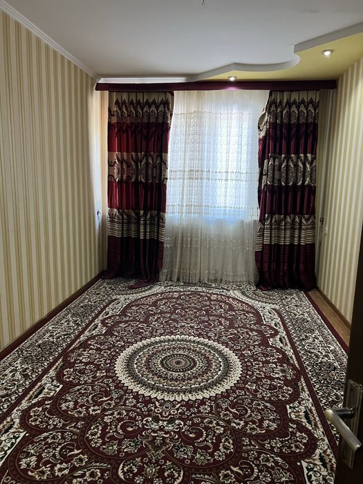 Chilonzor rayoni, Jahon tillari insti oldida student qizlar ijaraga