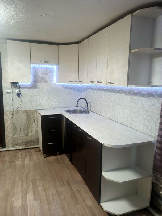 Угловая кухня, не дорого.