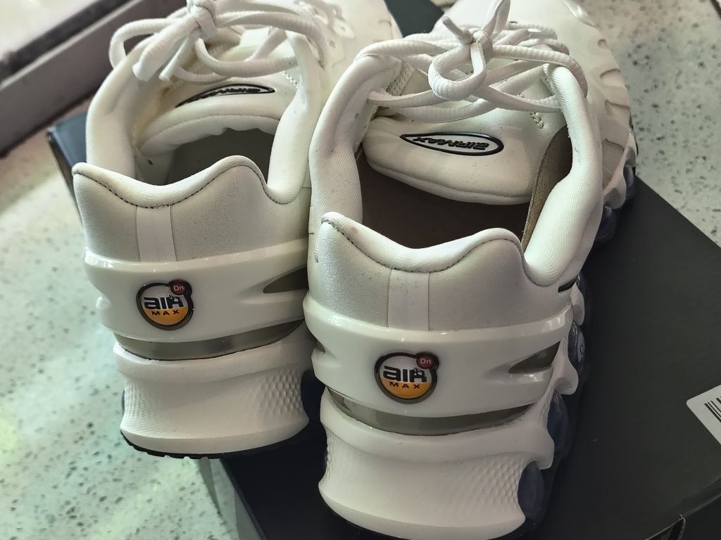 Чисто нови Nike air max dn8 Маратонки