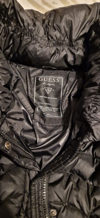 Зимно яке на марката Guess
