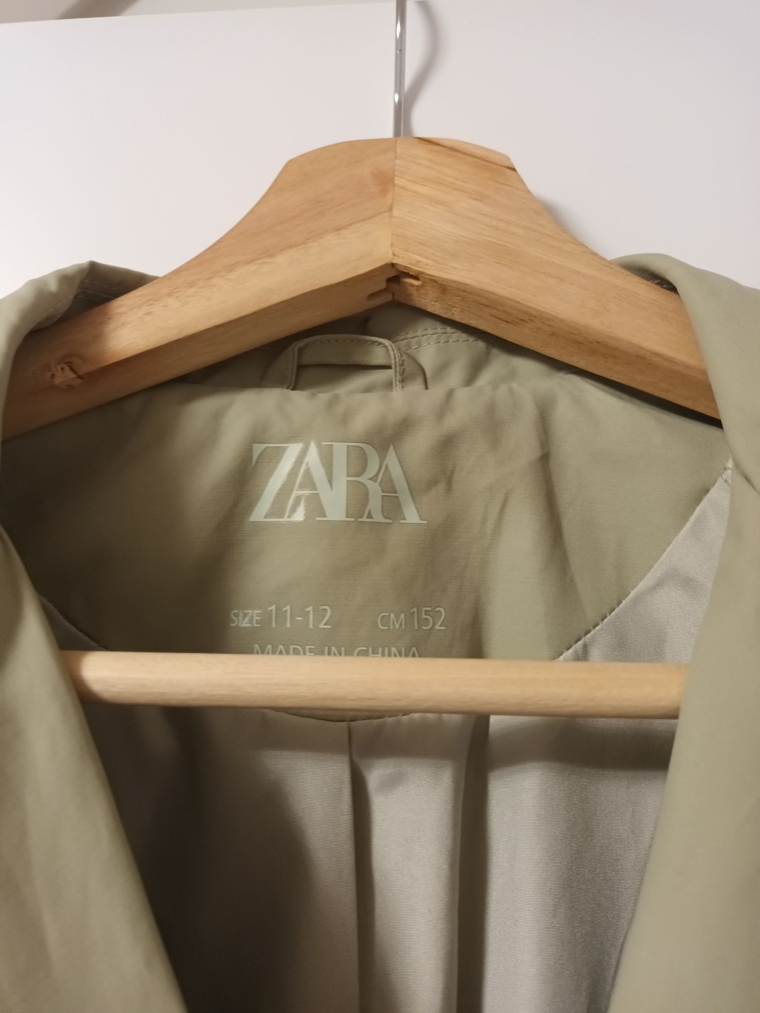 Pardesiu Zara fete 11-12 ani (152 cm)