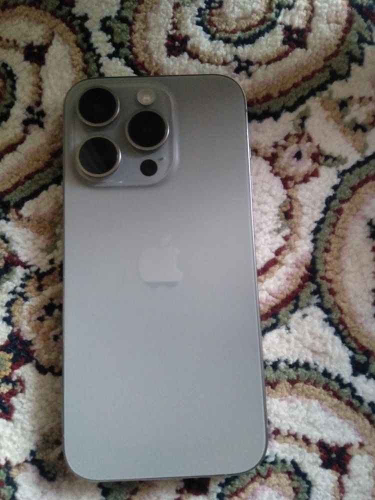 Iphone 15pro, зарядка каробка есть