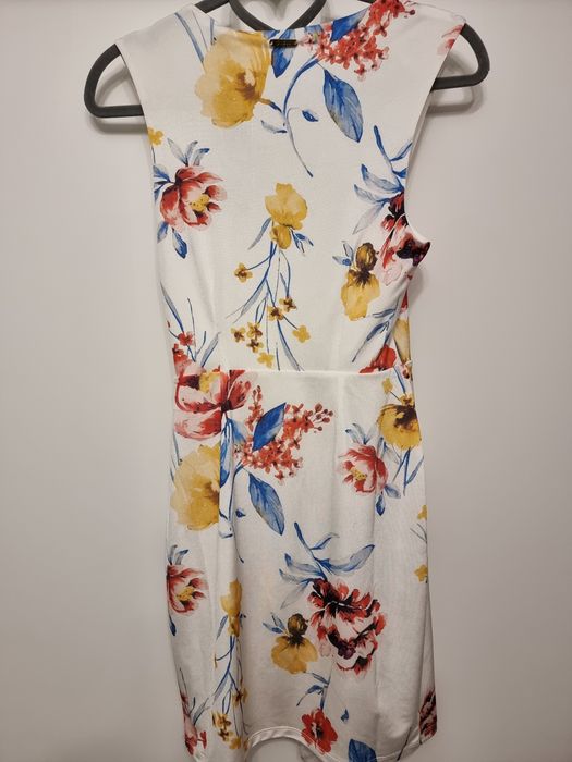 Vand Rochie Guess, marimea XS, noua, originala