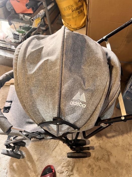 Vand carucior copii aproape nou