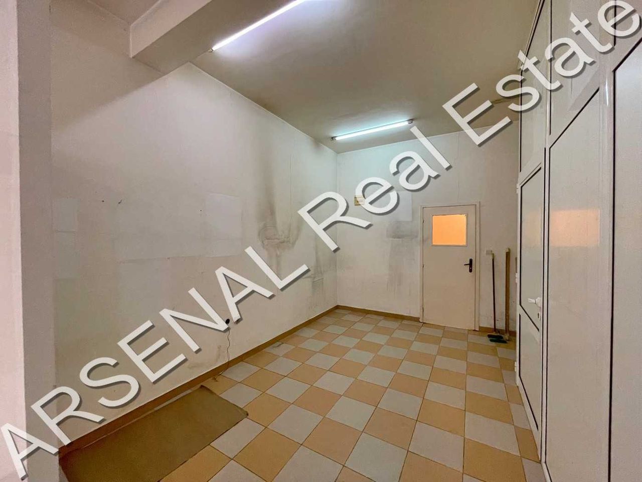 Дава се под наем Офис в София, Борово - 48 кв.м за 350 € - Снимка #1