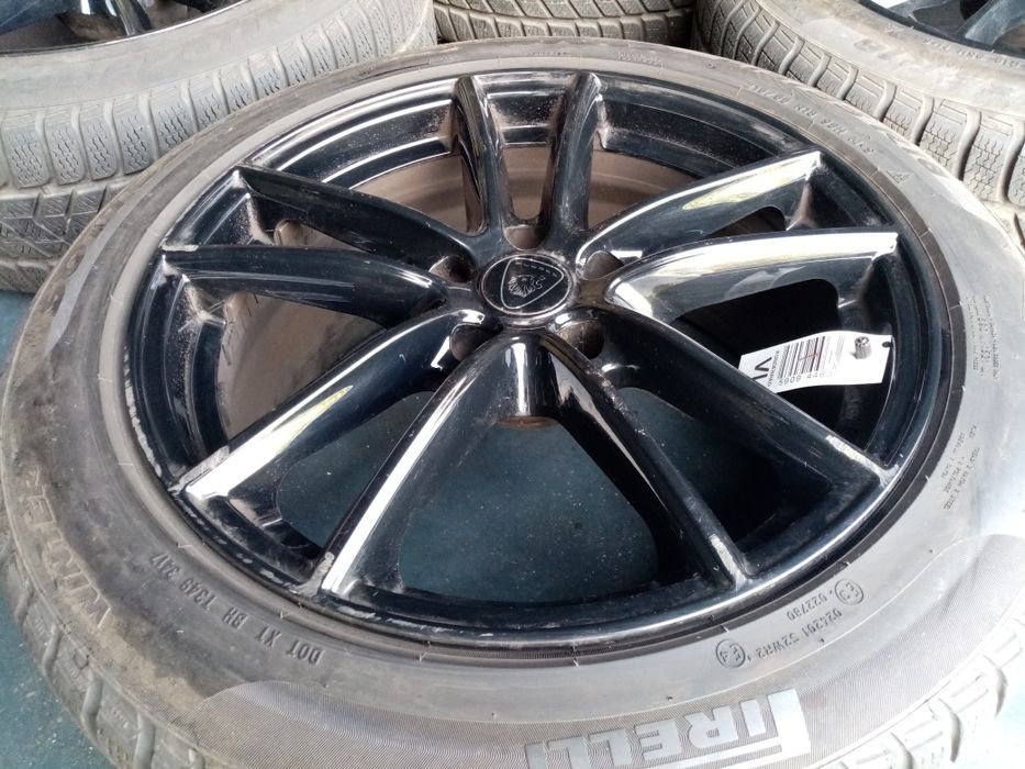 Jante aliaj Mercedes GLA 18"cu anvelope de iarnă.