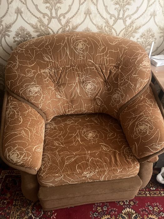 Продам диван+2 кресла