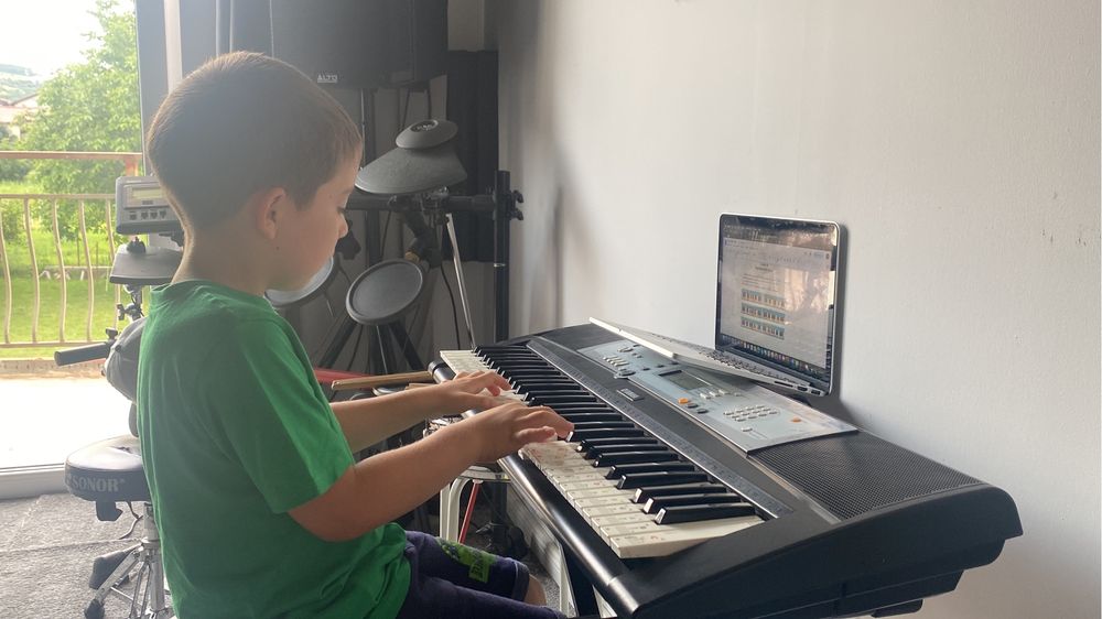 Lecții de pian pentru copii/adulti