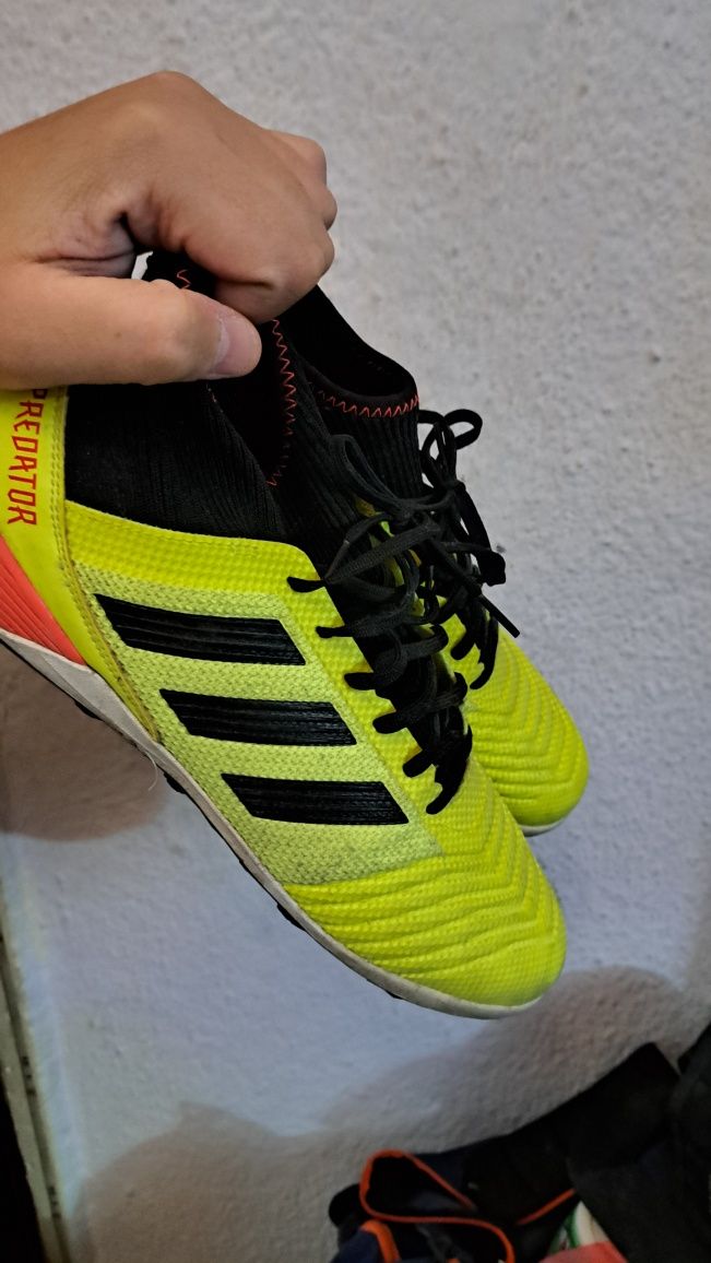 Футболни обувки ADIDAS Predator