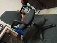 Офисное кресло и стол (80х1,80). 1 500 000 сум