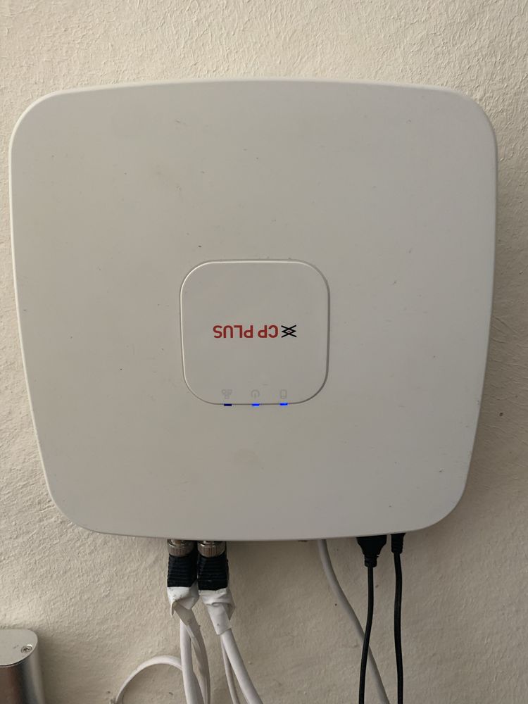 Двр с хард диск 500 гб. В комплект с две камери hikvision