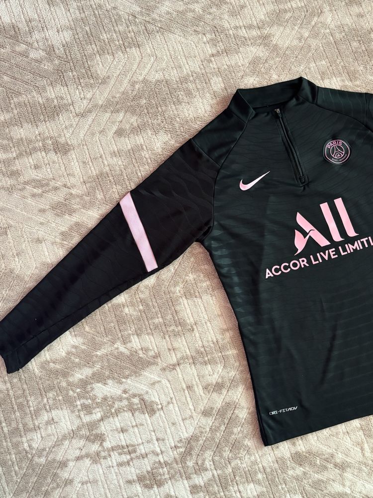 Продавам PSG екип