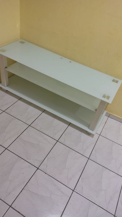 Стъклена бяла гланц маса