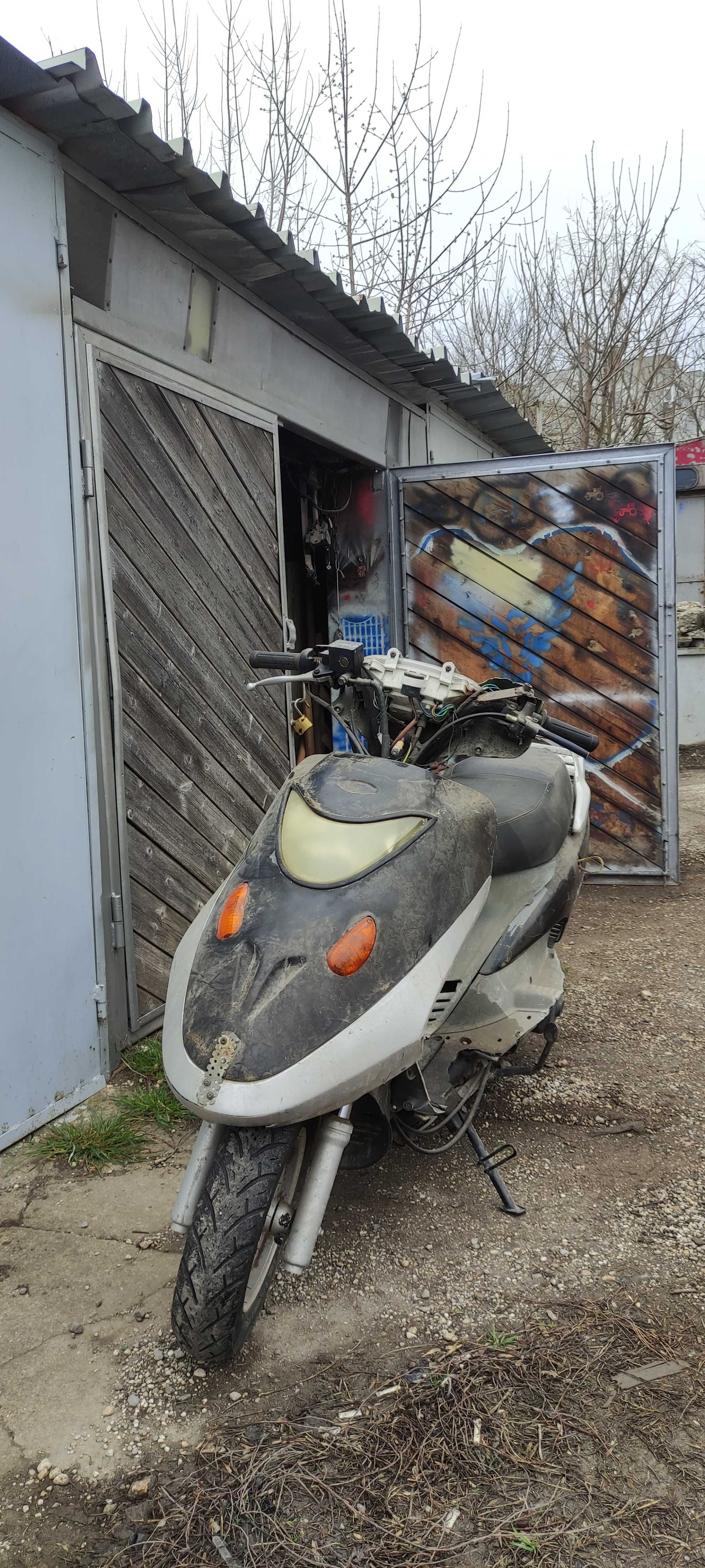 Скутер Suzuki 125сс (за части)