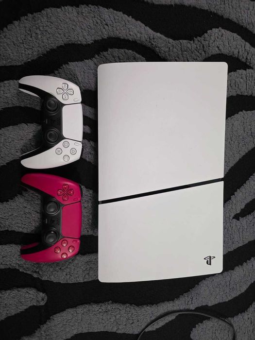 Vând PS 5 Slim Digital Edition + 2 controllere