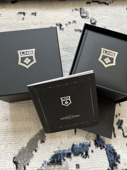 LNS soat sotiladi. Qimmatbaho ayollar soati.