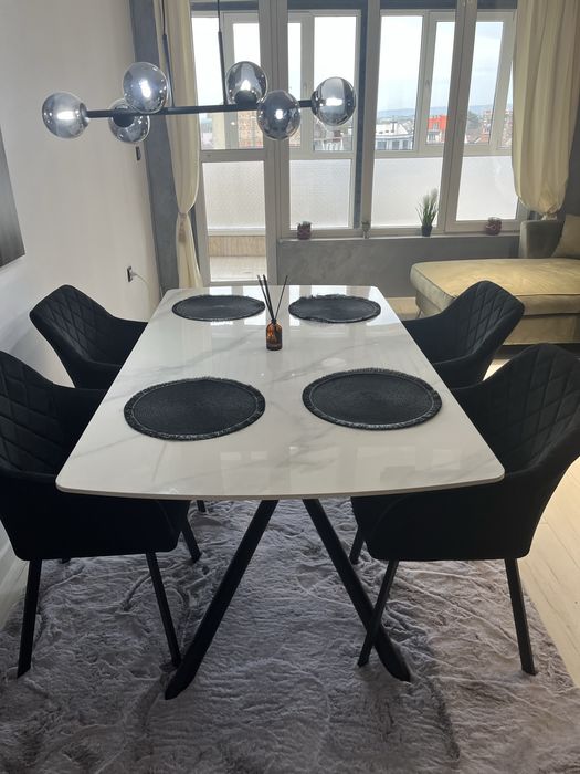 Трапезна маса + столове – чисто нови