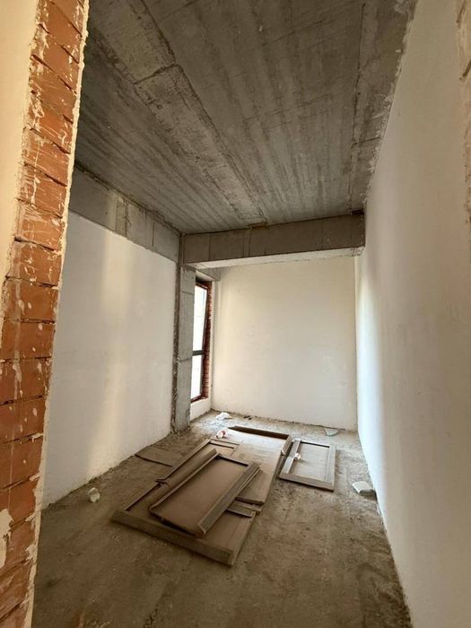 Вдоль дороги! А блок гагарин Авеню, 107 м2, коробка