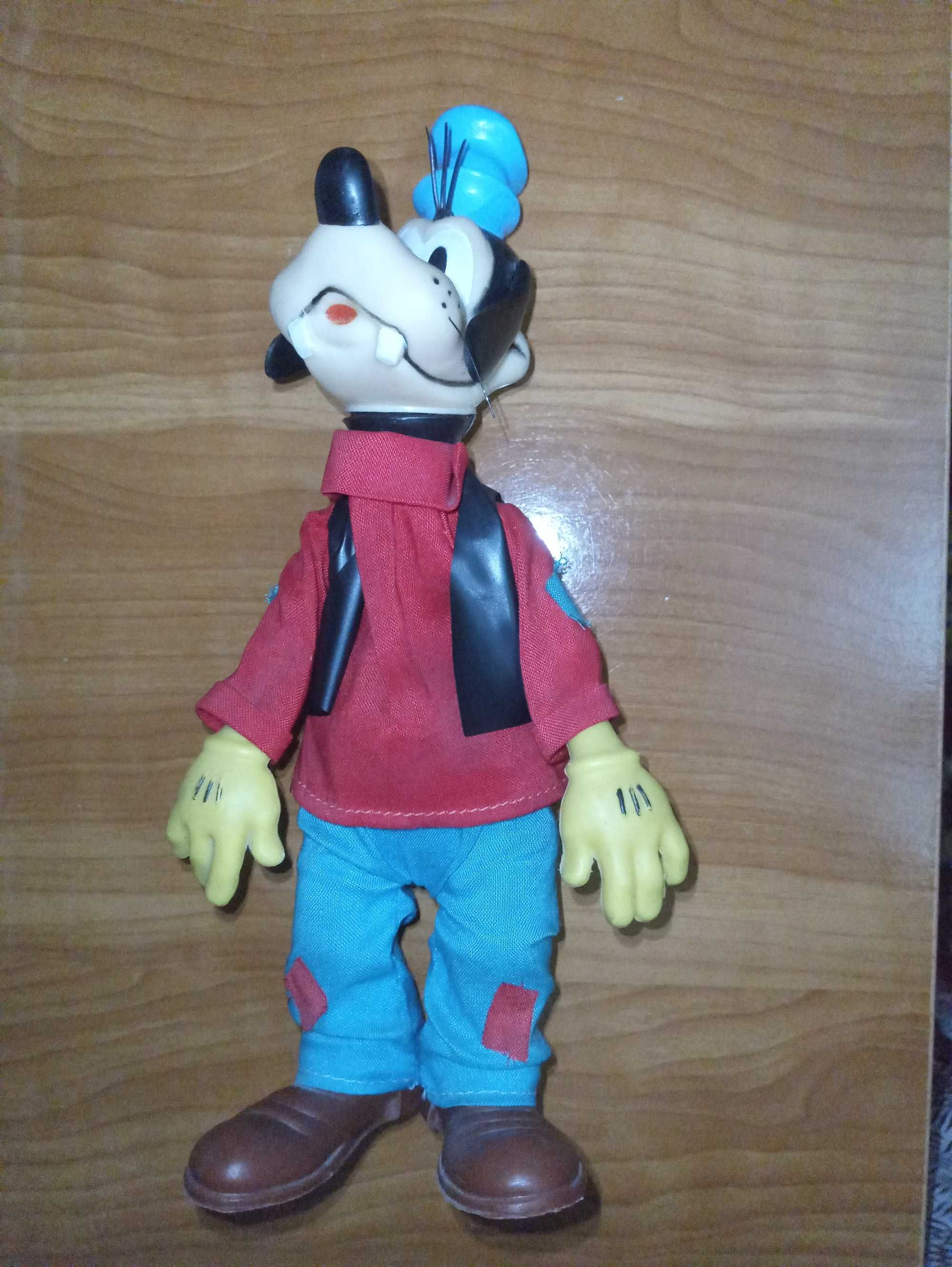 1960's Walt Disney Productions Goofy plastic doll 9'