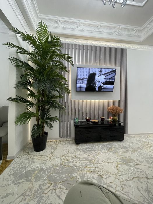 Уй сотилади евро ремонт килинган мебели хамма нарсаси билан сотилади