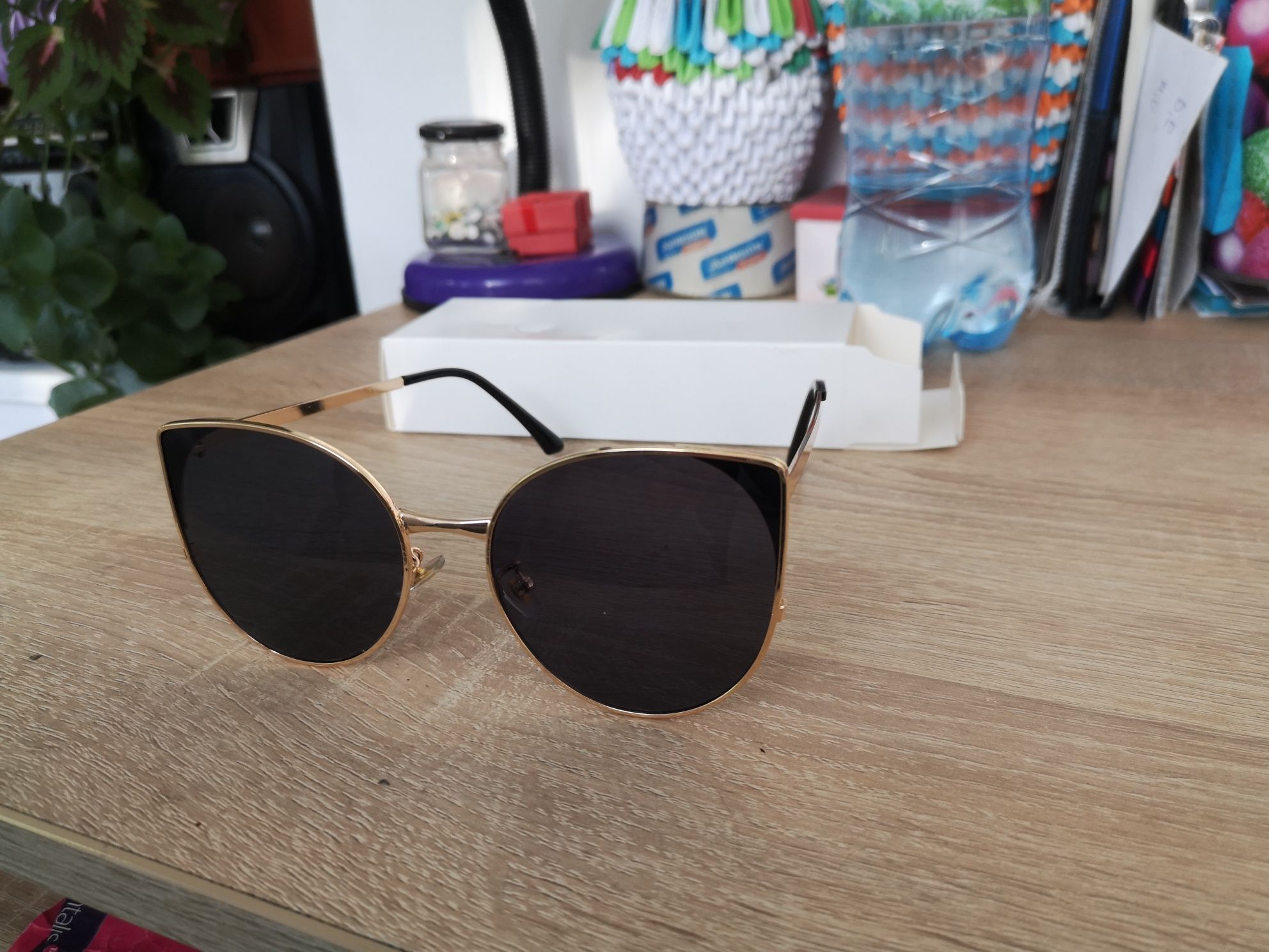 Ochelari de soare, model cat eye