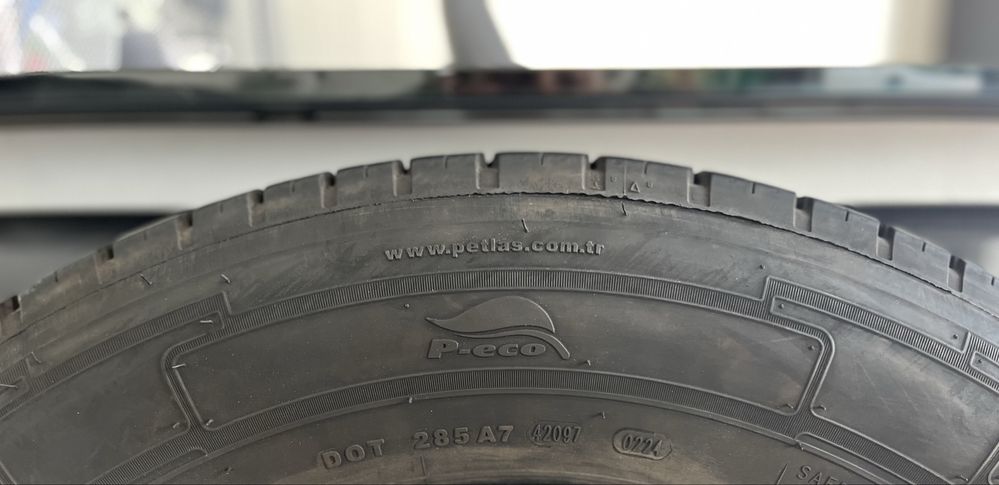 Лятна гума 235/65/16C Petlas