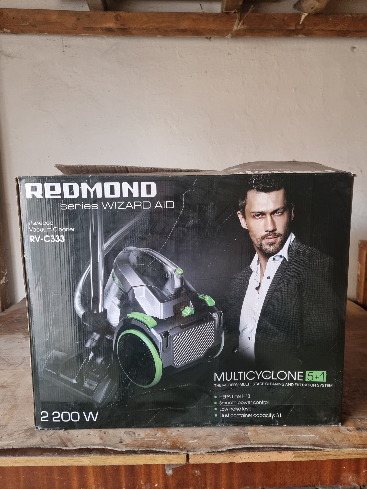 Пылесосы Samsung и Redmond.