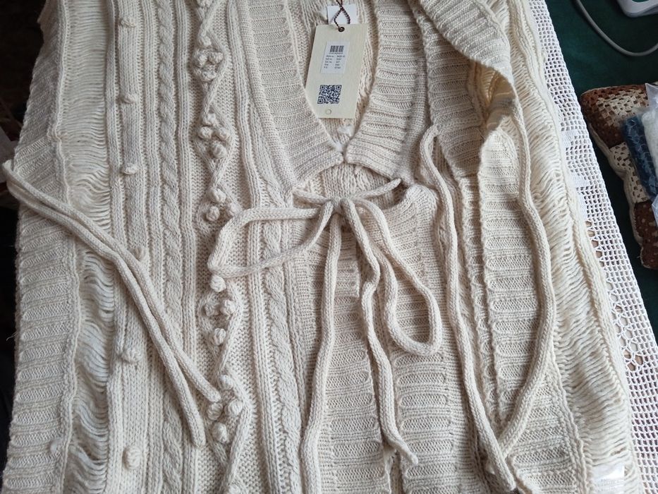 Нова дамска жилетка, тип Пончо