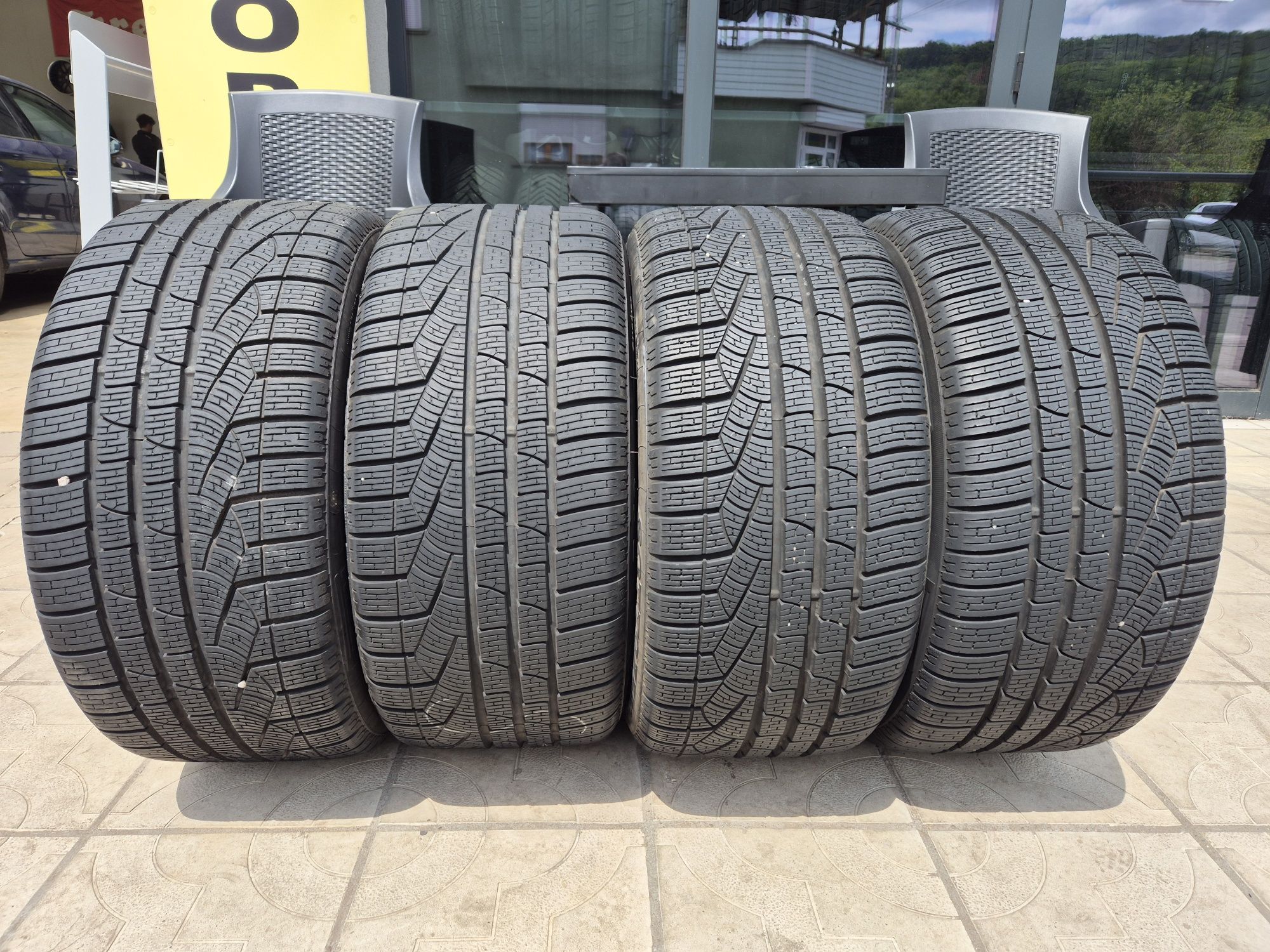 4бр.зимни гуми 255/40/18 99 V Pireli 23г. Като Нови