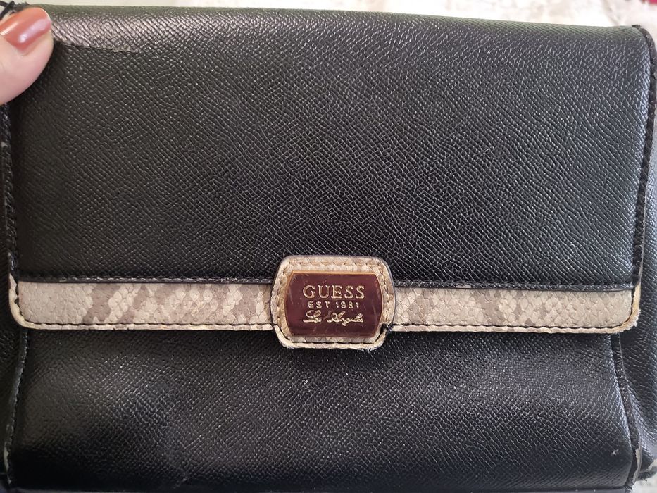 Малка чанта с дълга дръжка Guess