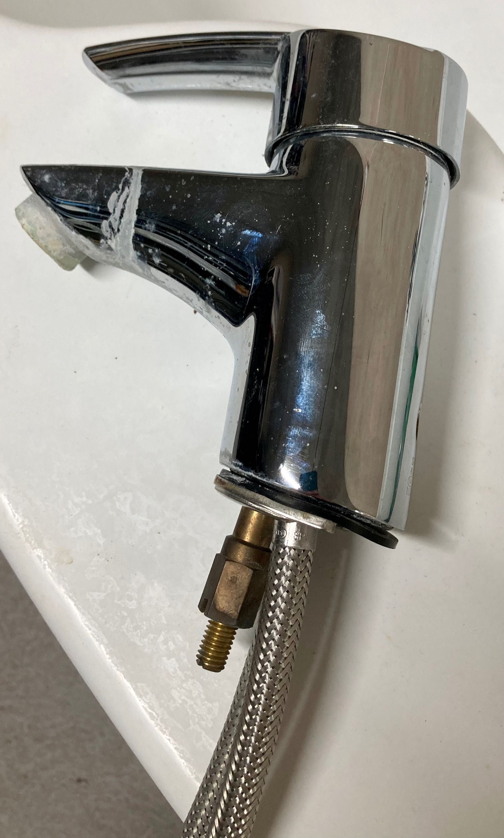 Смесител Grohe и смесител за баня Roca