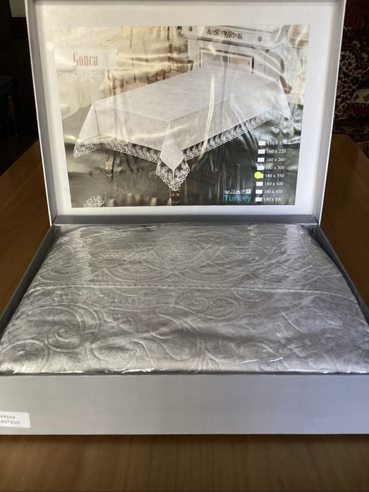 Скатерти новые, 4 расцветки.