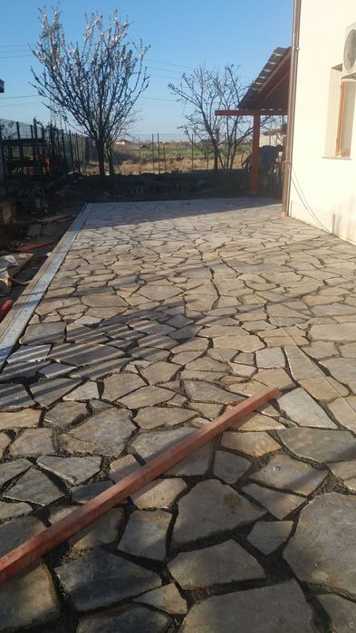 Montam pavaje, toaletam arbori, amenajam spatii verzi