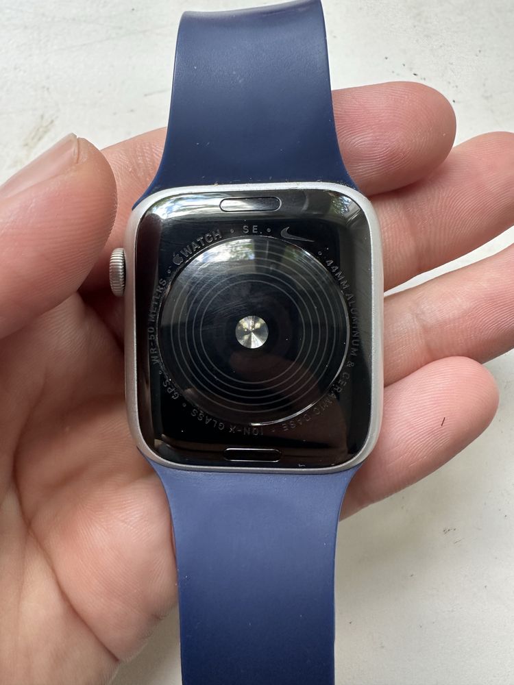 Apple Watch SE 2022 Nike Edition (44 мм)
