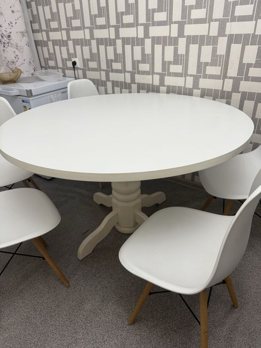 Продам кухонный стол с стульями