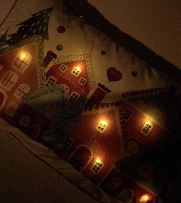 Светеща колена възглавница