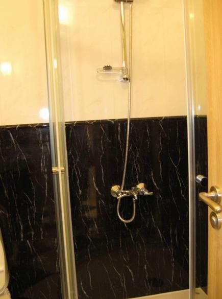 Дава се под наем Двустаен апартамент в София, Център - 68 кв.м за 680 € - Снимка #3