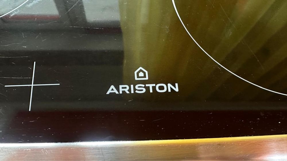 Продам варочную поверхность Ariston