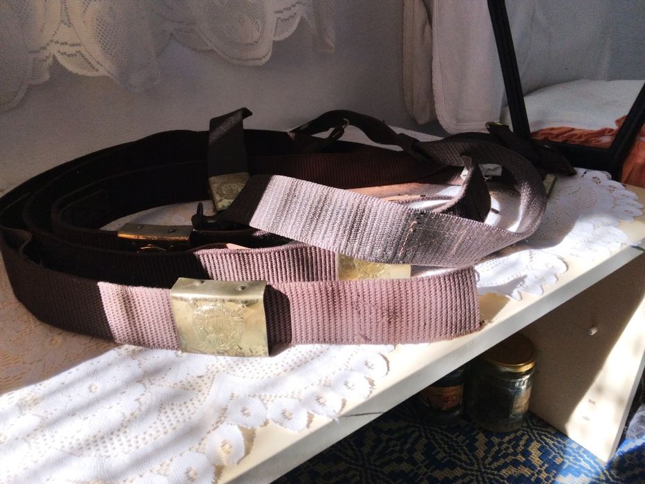 Vând 2 cămăși, 4 centuri, ,1 scurtă iarnă